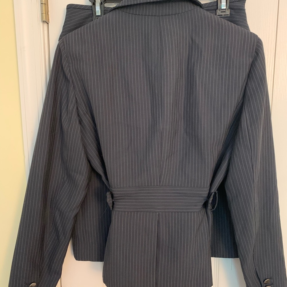 Three piece suit - Picture 2 of 10